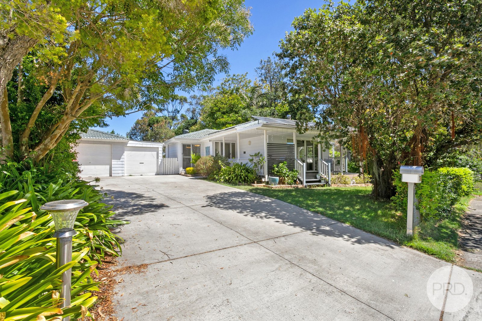 34 Caswell Crescent TANILBA BAY 2