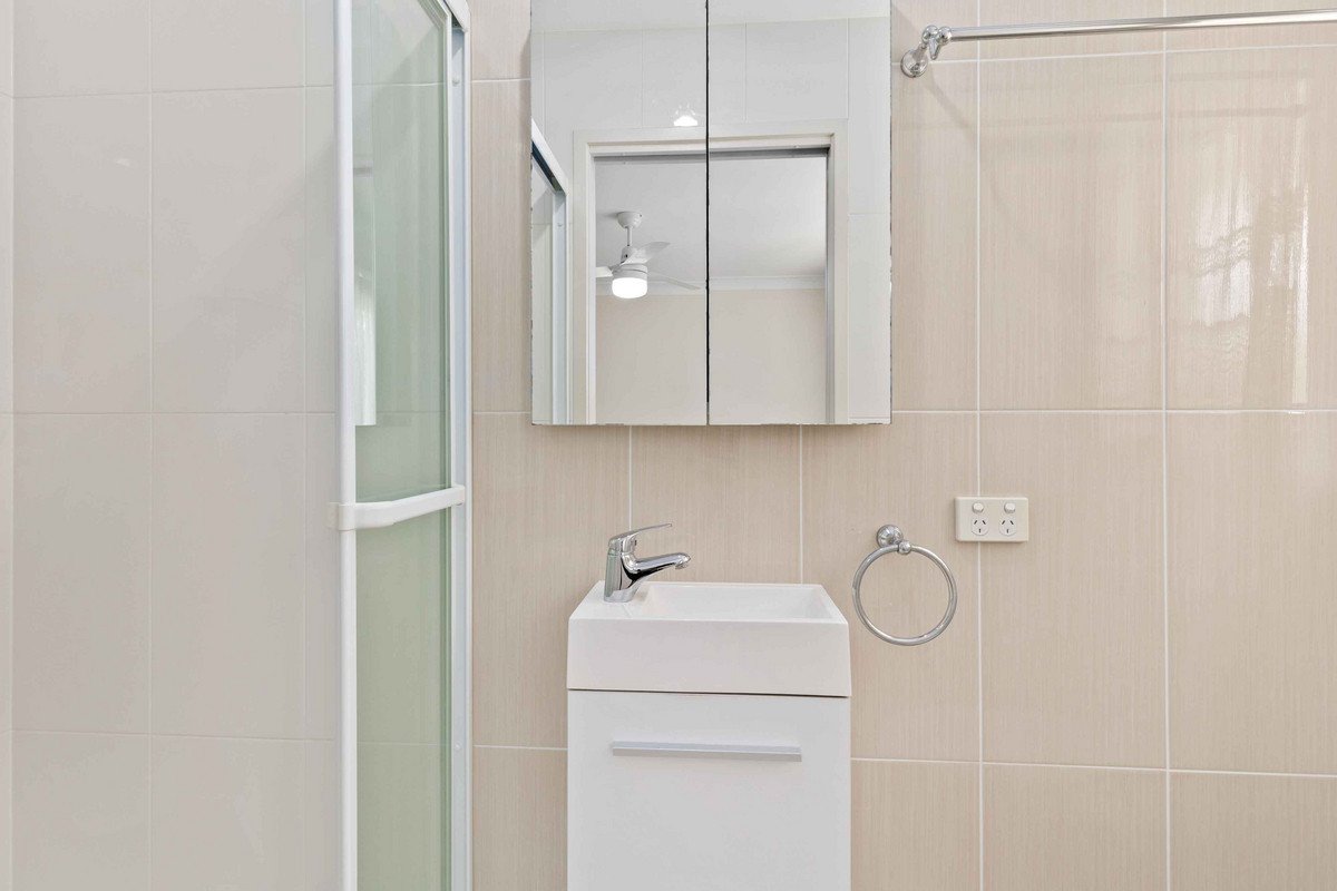 3/4 Cotinga Crescent Burleigh Waters 8