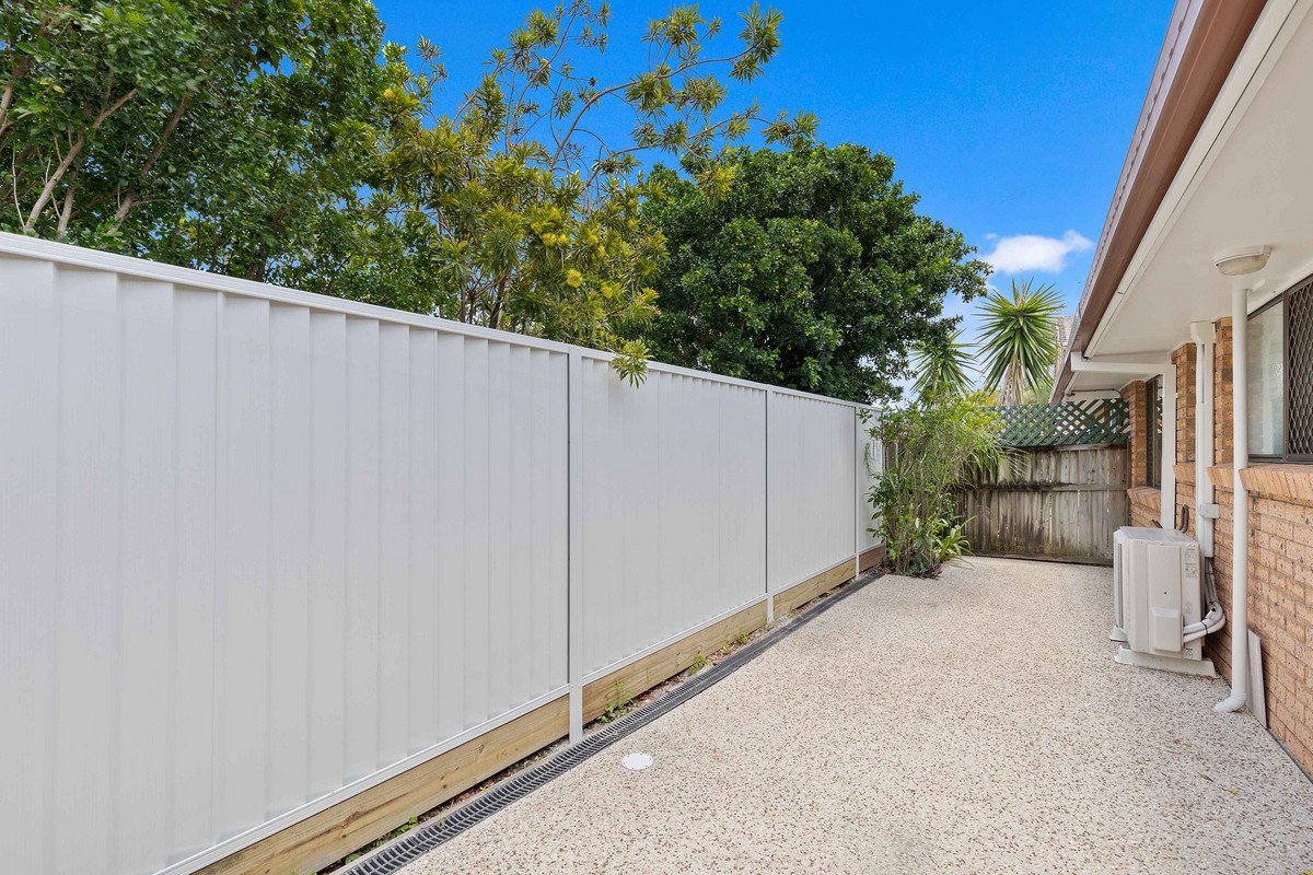 3/4 Cotinga Crescent Burleigh Waters 9