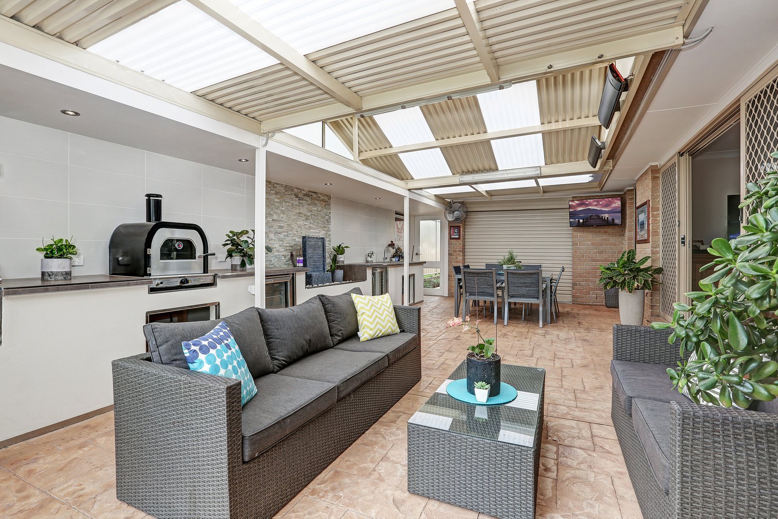 34 Denham Drive HORSLEY 2