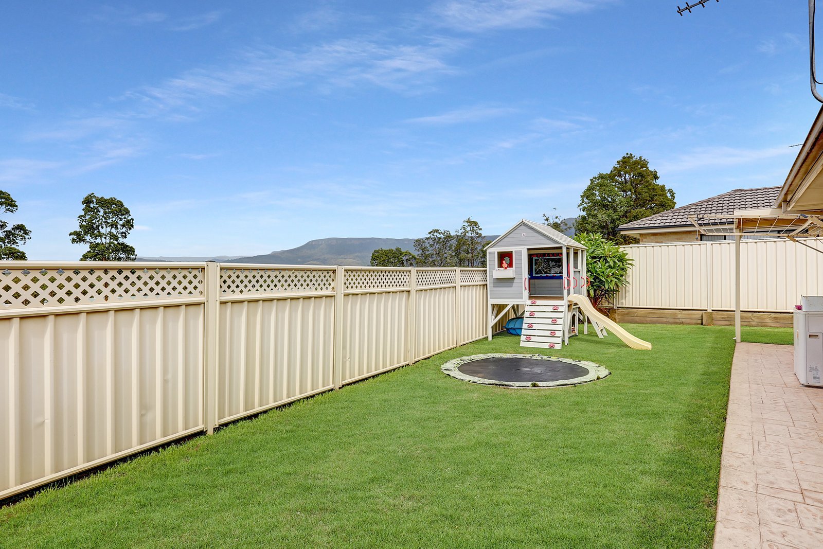 34 Denham Drive HORSLEY 11