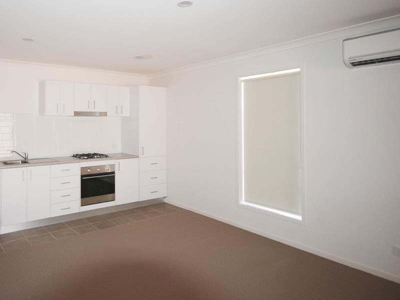 34 Durack Circuit BOOROOMA 8