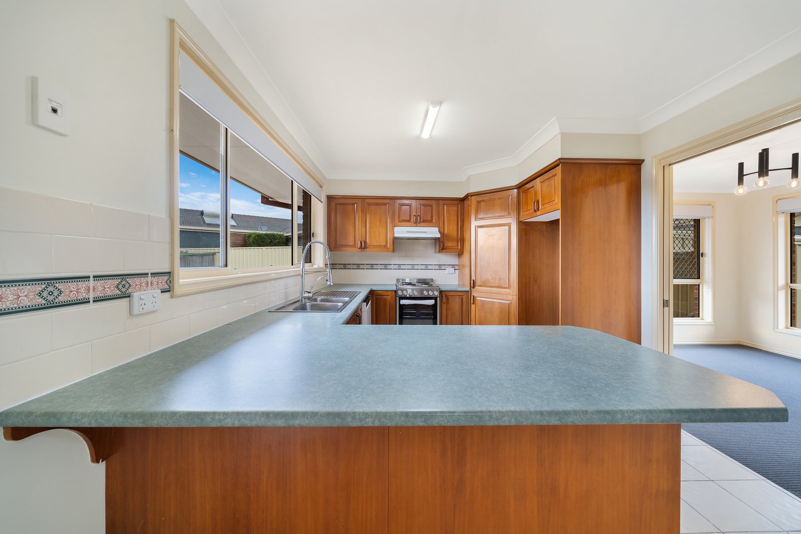 34 Flinders Drive LAURIETON 2