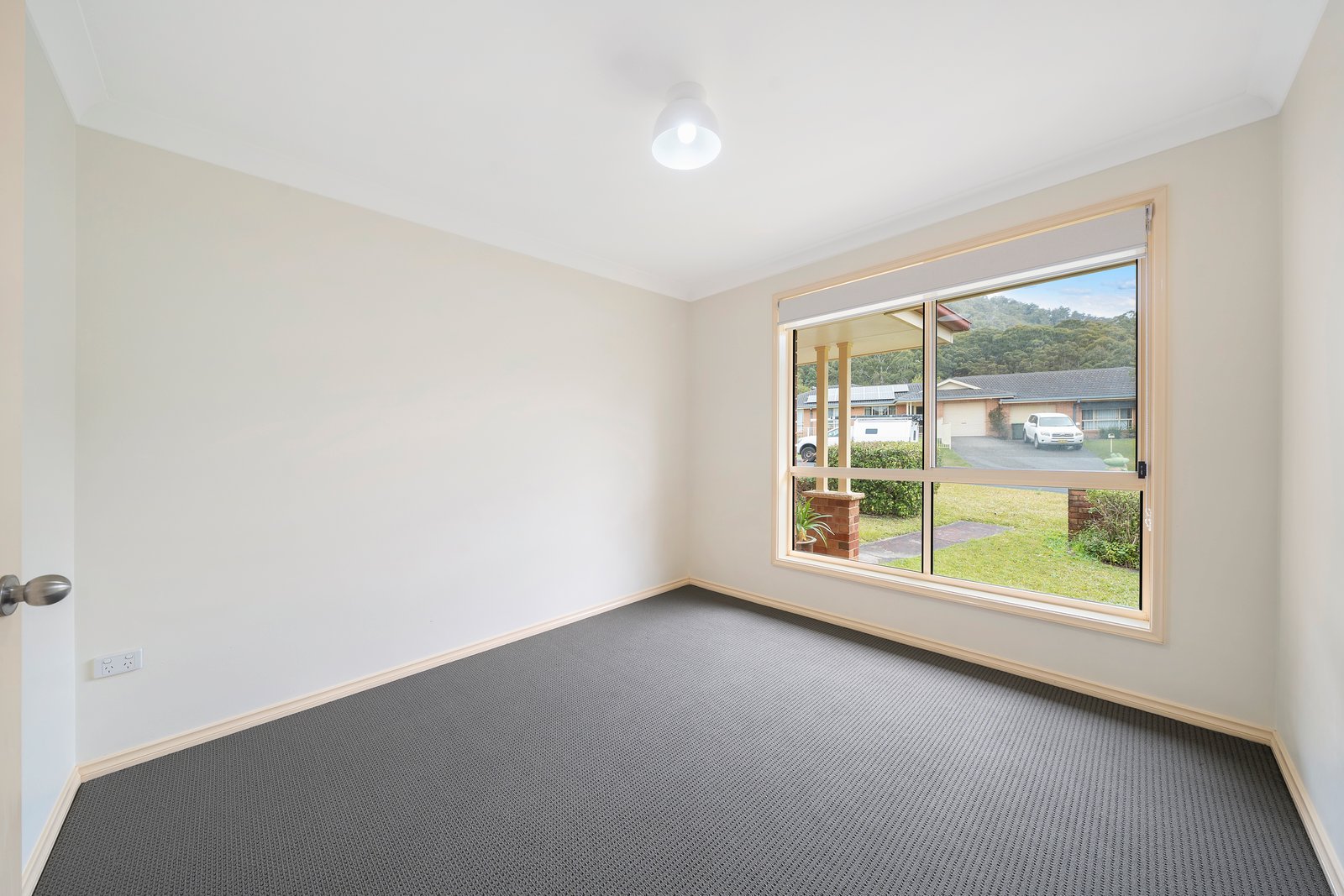 34 Flinders Drive LAURIETON 9