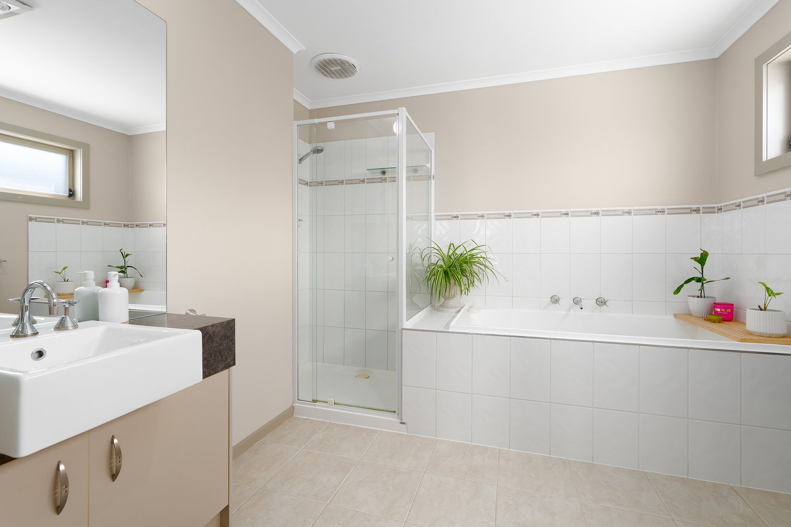 Gallery: 34 Haugh Street