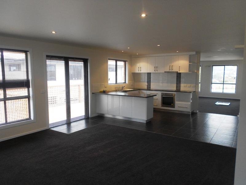 34 Horsham Road OAKDOWNS 2