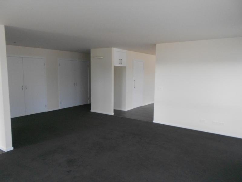 34 Horsham Road OAKDOWNS 6