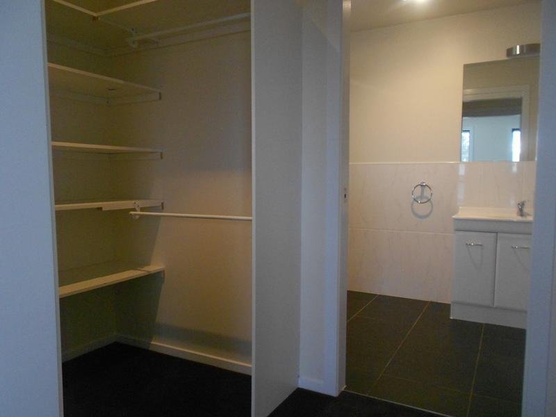 34 Horsham Road OAKDOWNS 7
