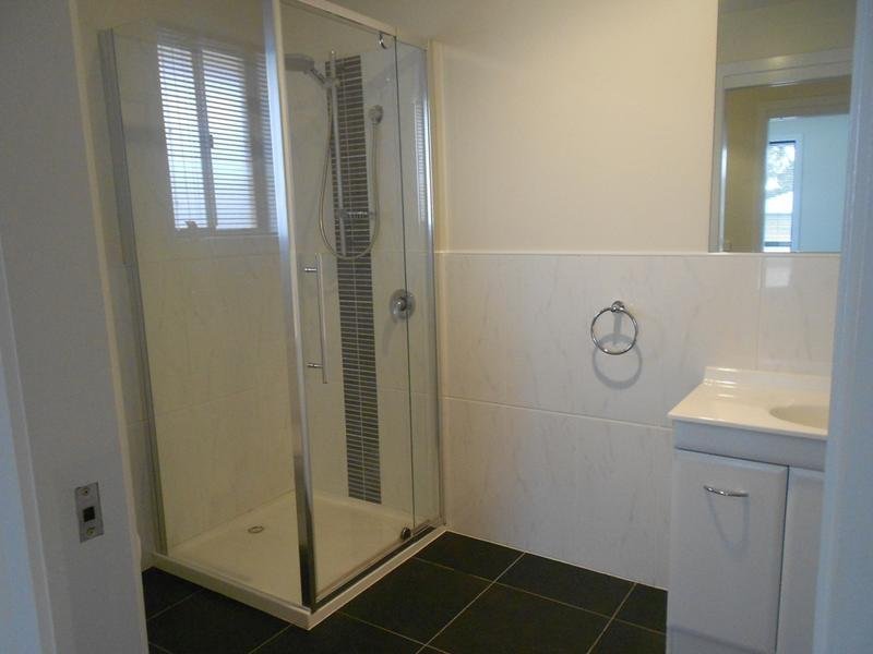 34 Horsham Road OAKDOWNS 8