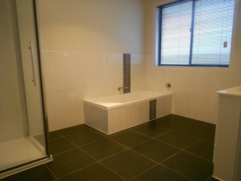 34 Horsham Road OAKDOWNS 11