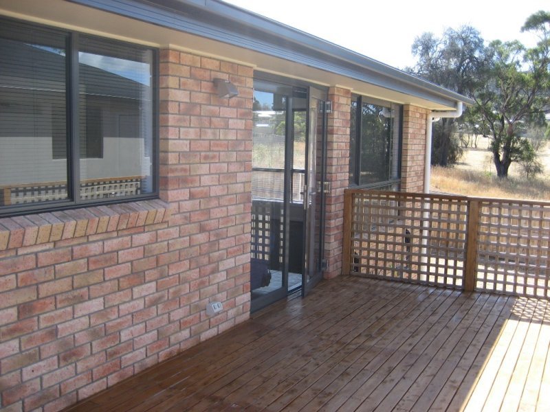34 Horsham Road OAKDOWNS 13