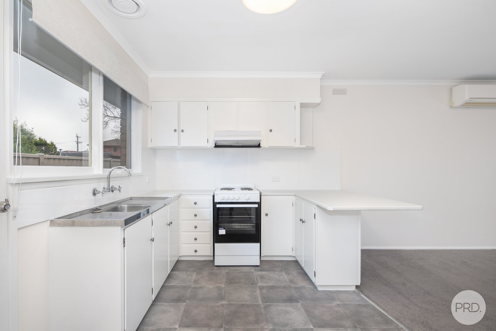 3/4 John Street WENDOUREE 2