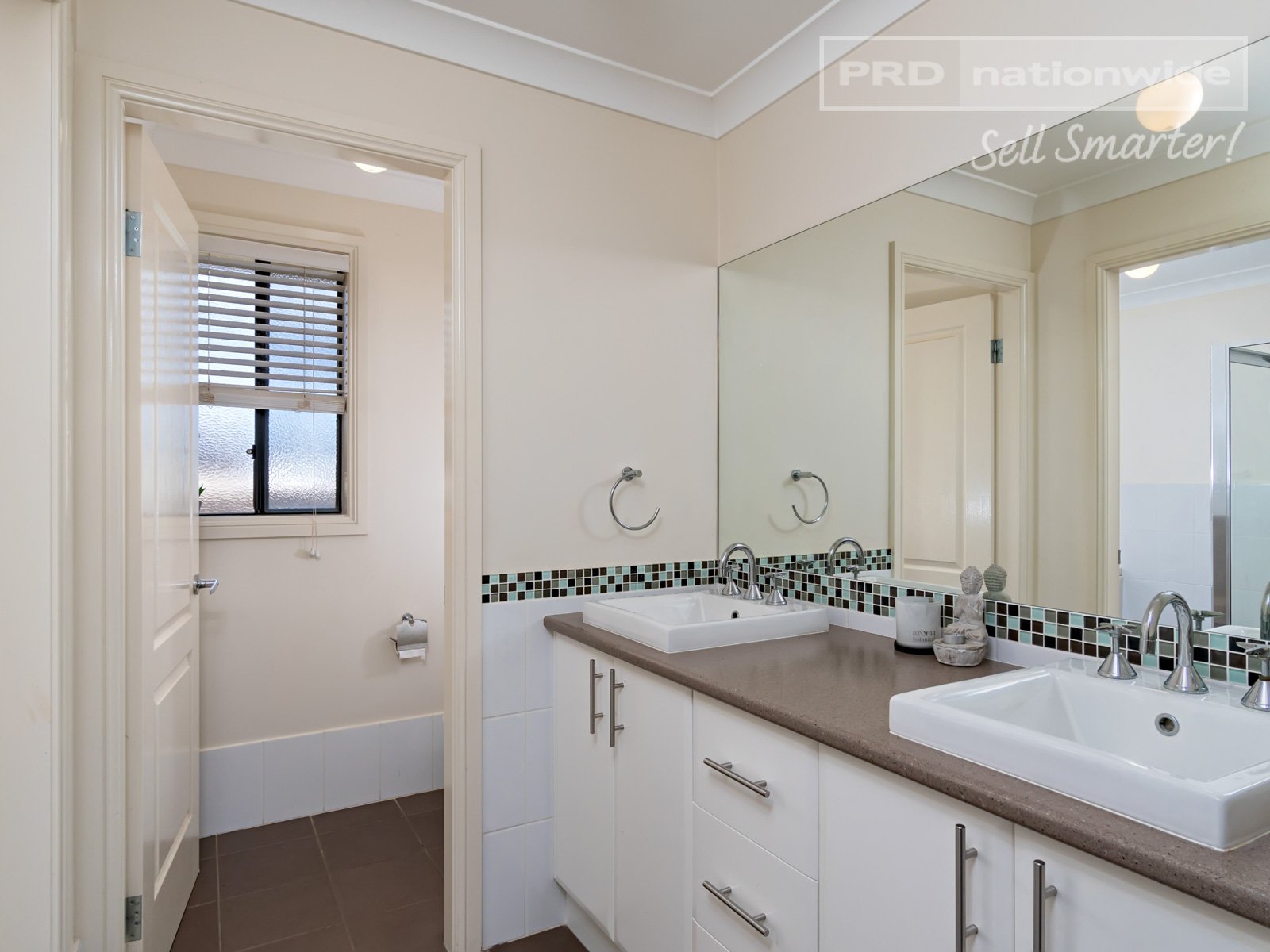 34 Kaloona Drive BOURKELANDS 12