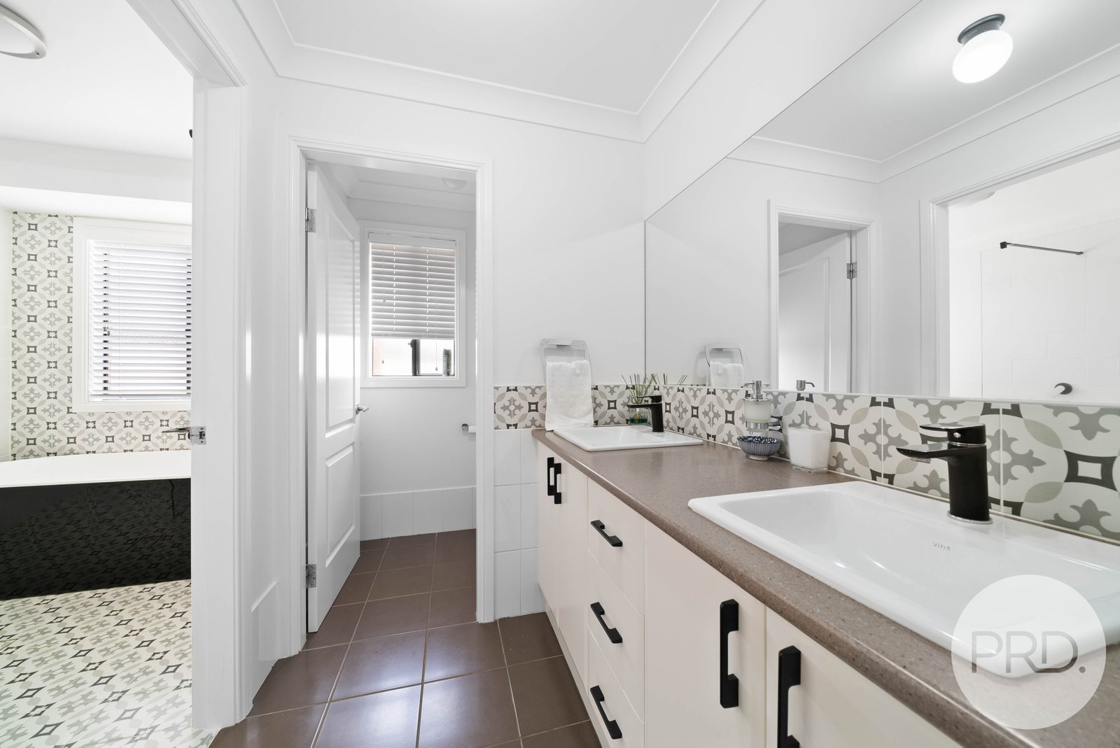 34 Kaloona Drive BOURKELANDS 13