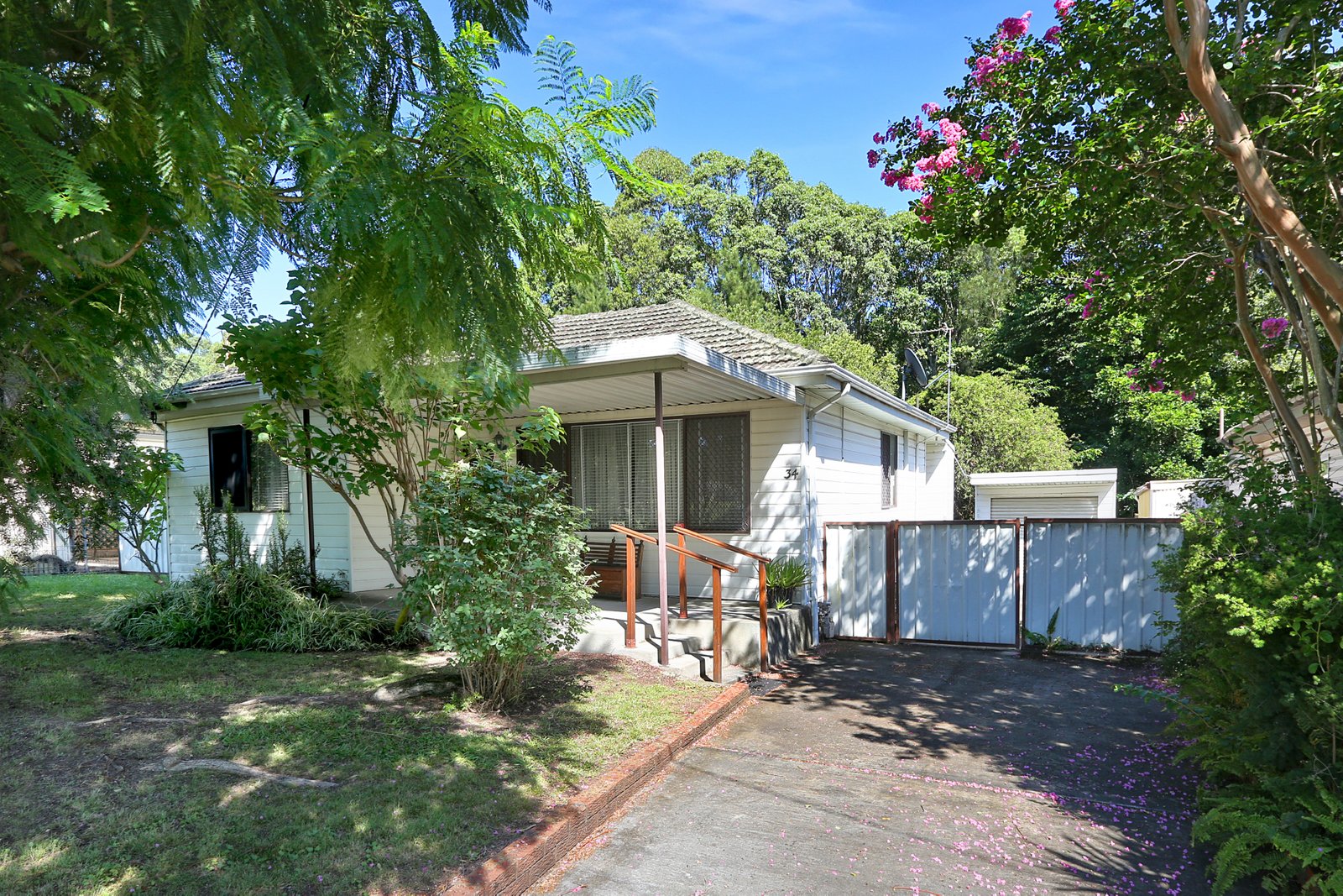 34 Lakelands Drive, DAPTO NSW 2530
