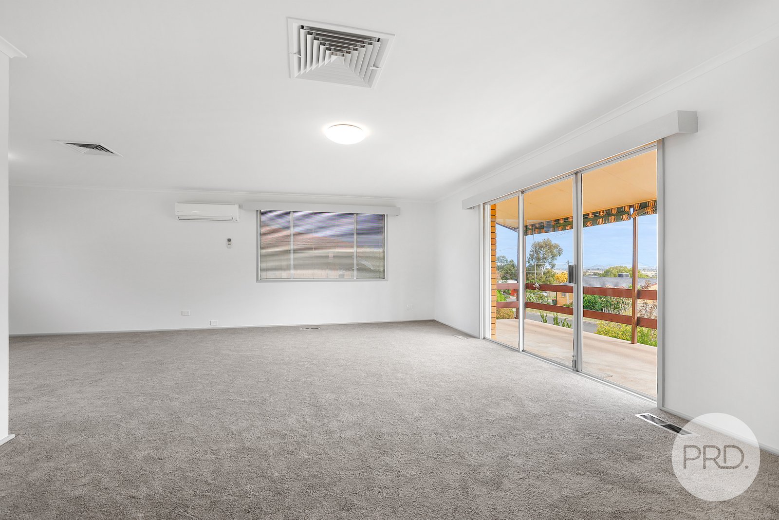 34 Minnamurra Crescent TAMWORTH 5