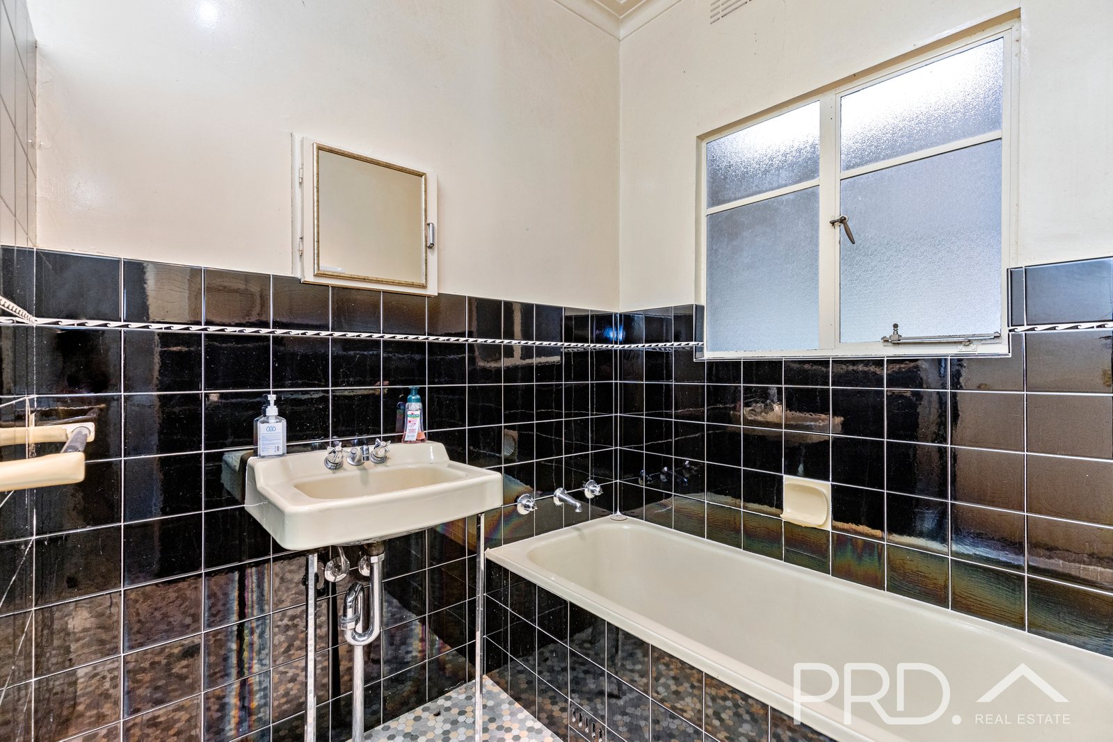 34 Nellis Street BATLOW 11