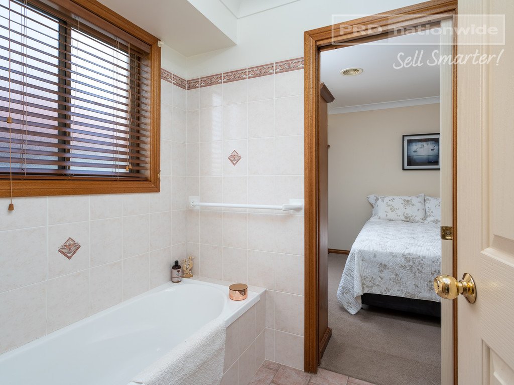 34 Nunkeri Street GLENFIELD PARK 8