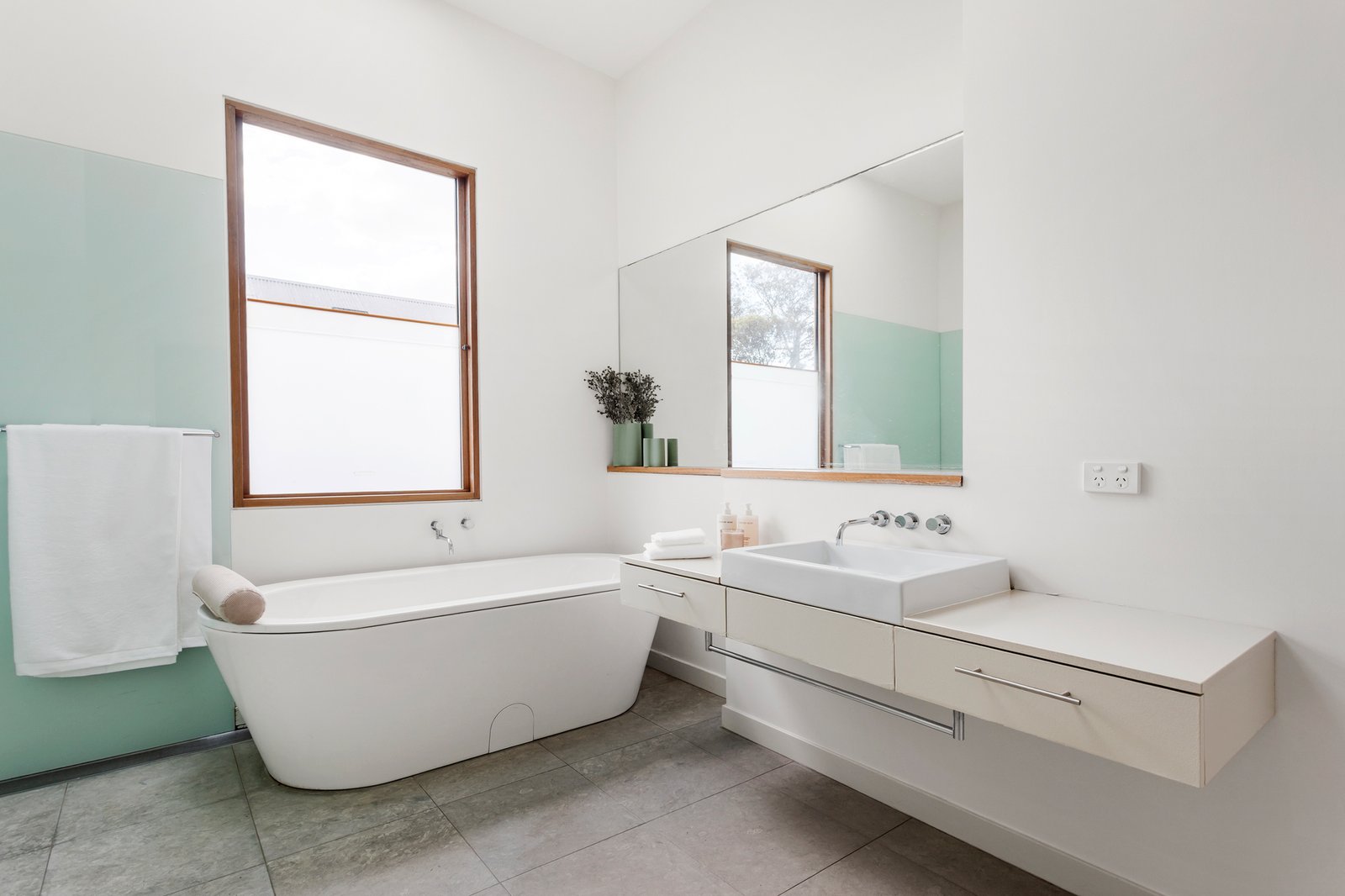 Real Estate and Property in 34 Oak Grove, Ripponlea, VIC