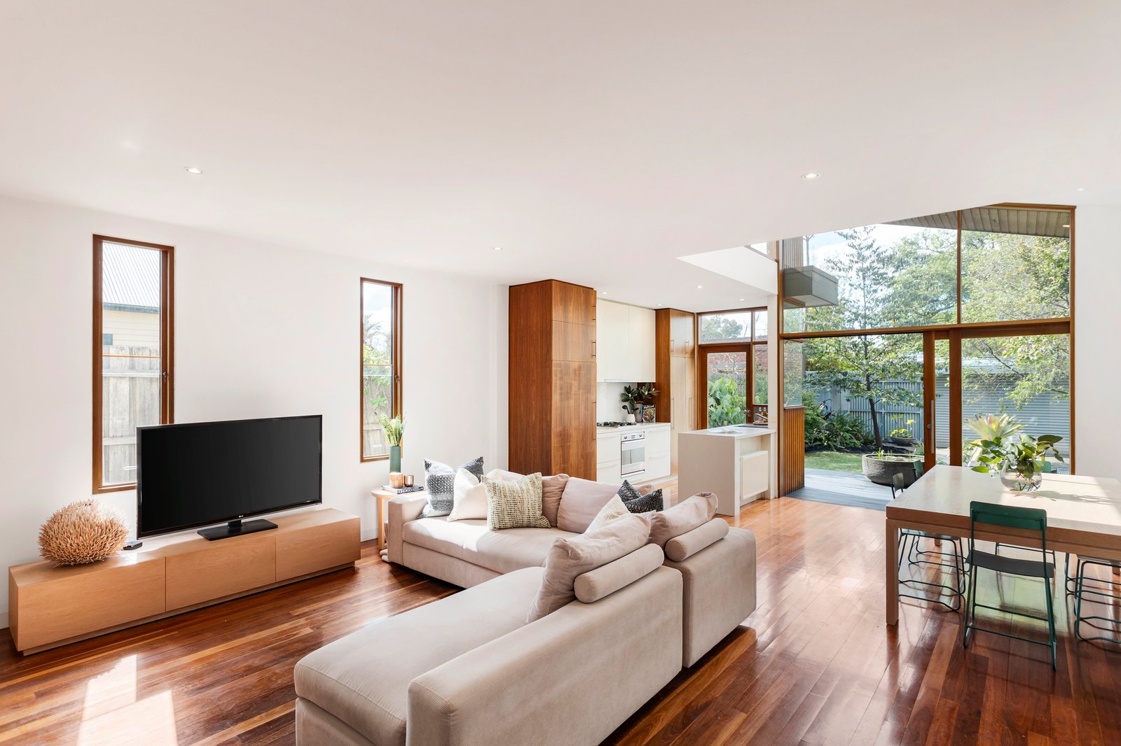 Real Estate and Property in 34 Oak Grove, Ripponlea, VIC