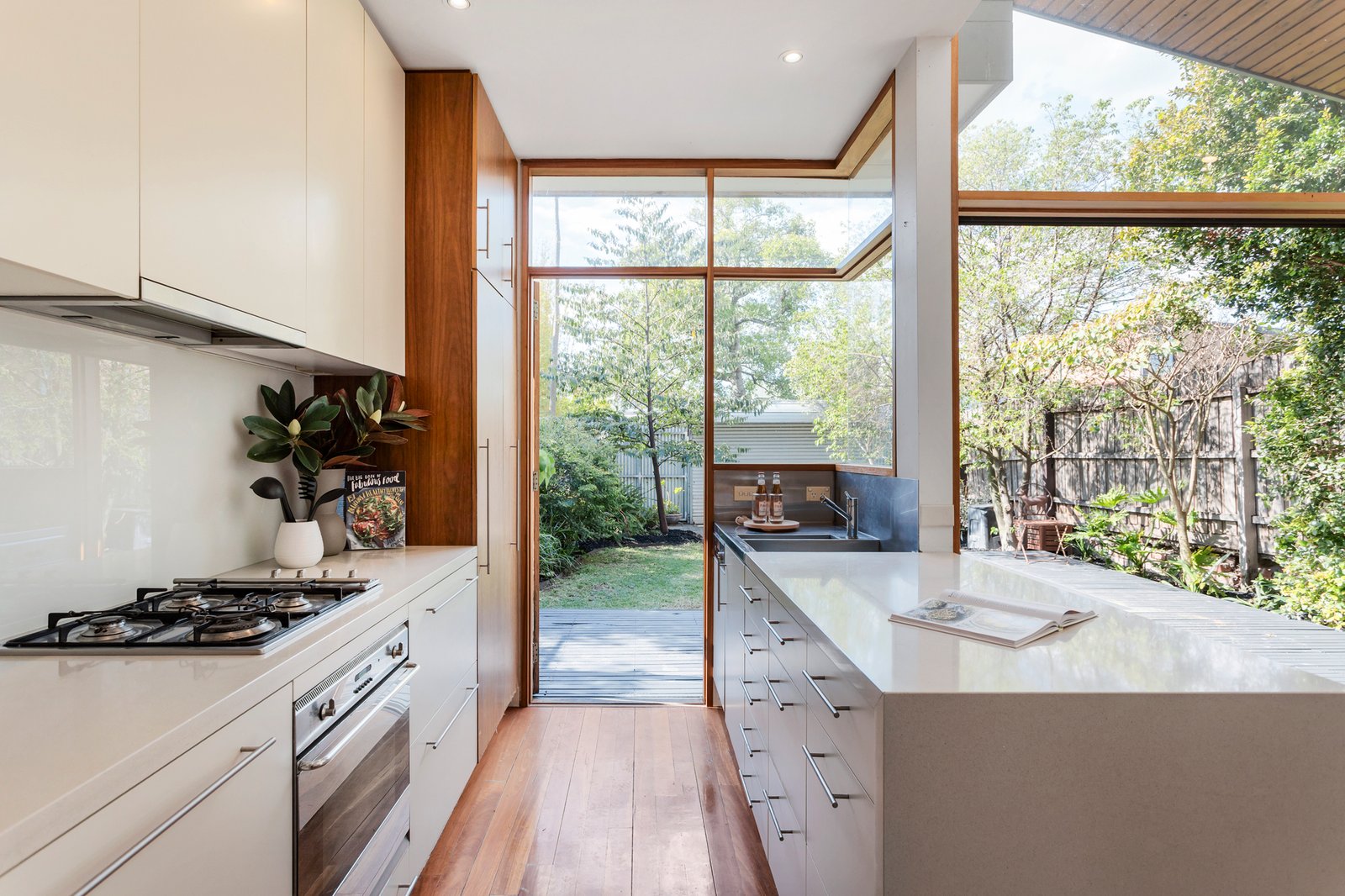 Real Estate and Property in 34 Oak Grove, Ripponlea, VIC