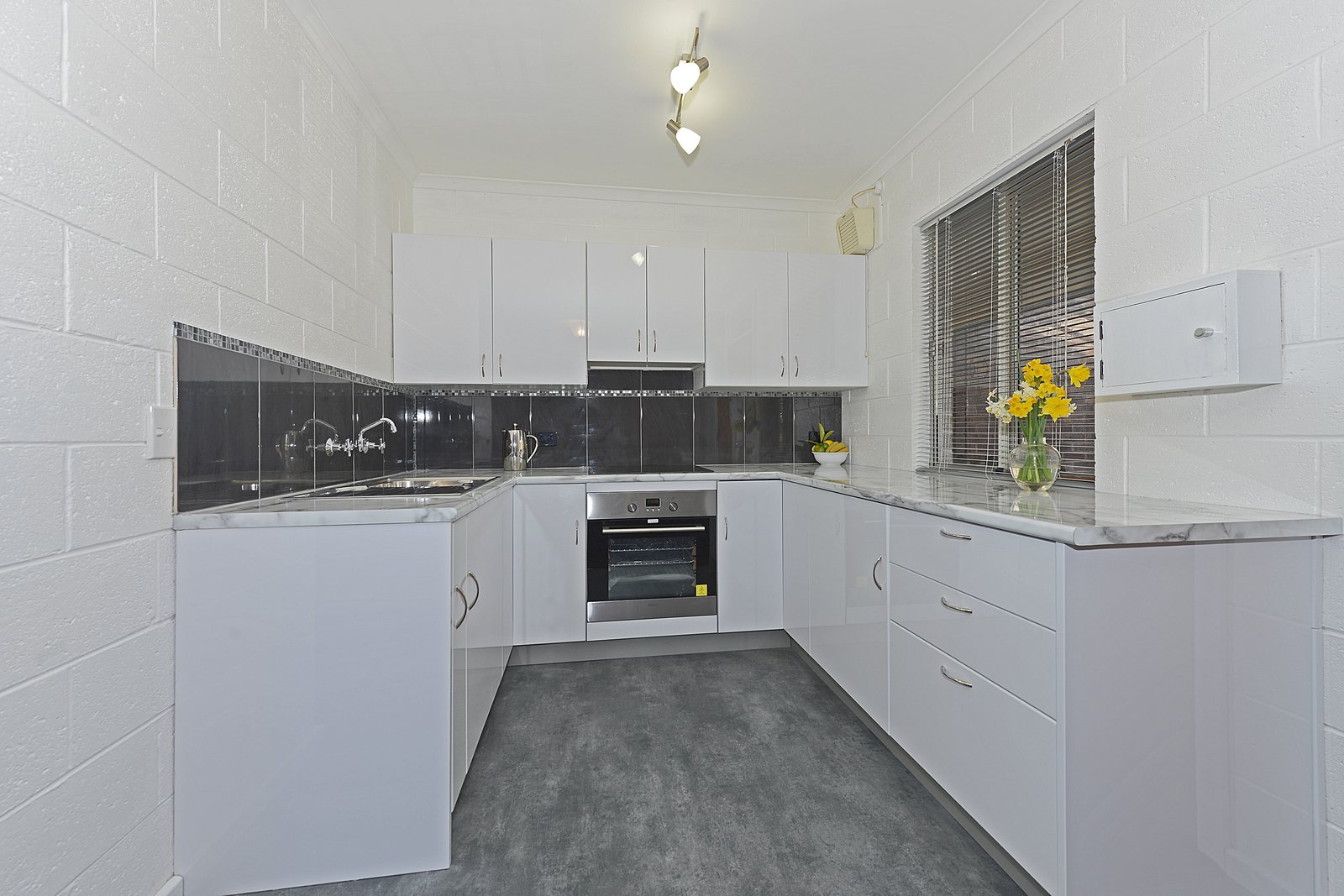 3/4 Onslow Place MOUNT NELSON 15