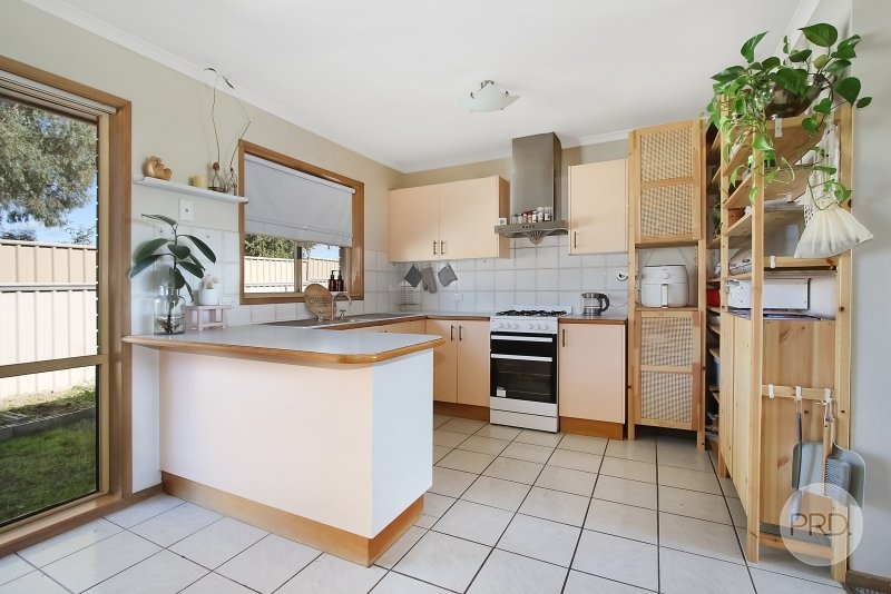 3/4 Paramount Court WEST WODONGA 4