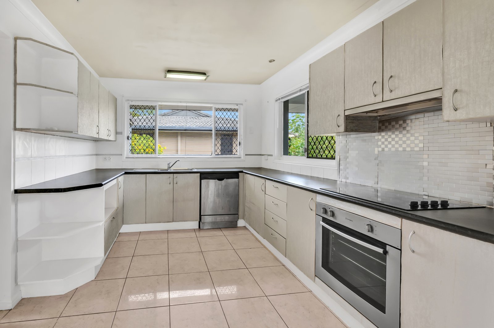 34 Parasol Street ASHMORE 7