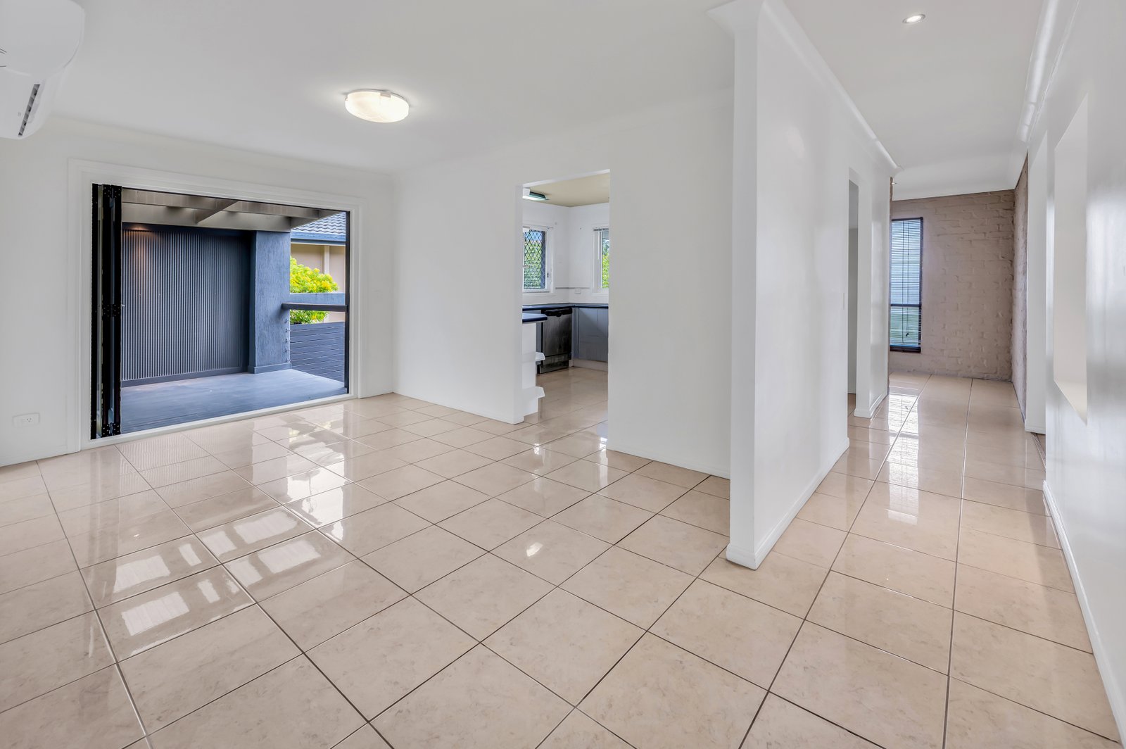 34 Parasol Street ASHMORE 8
