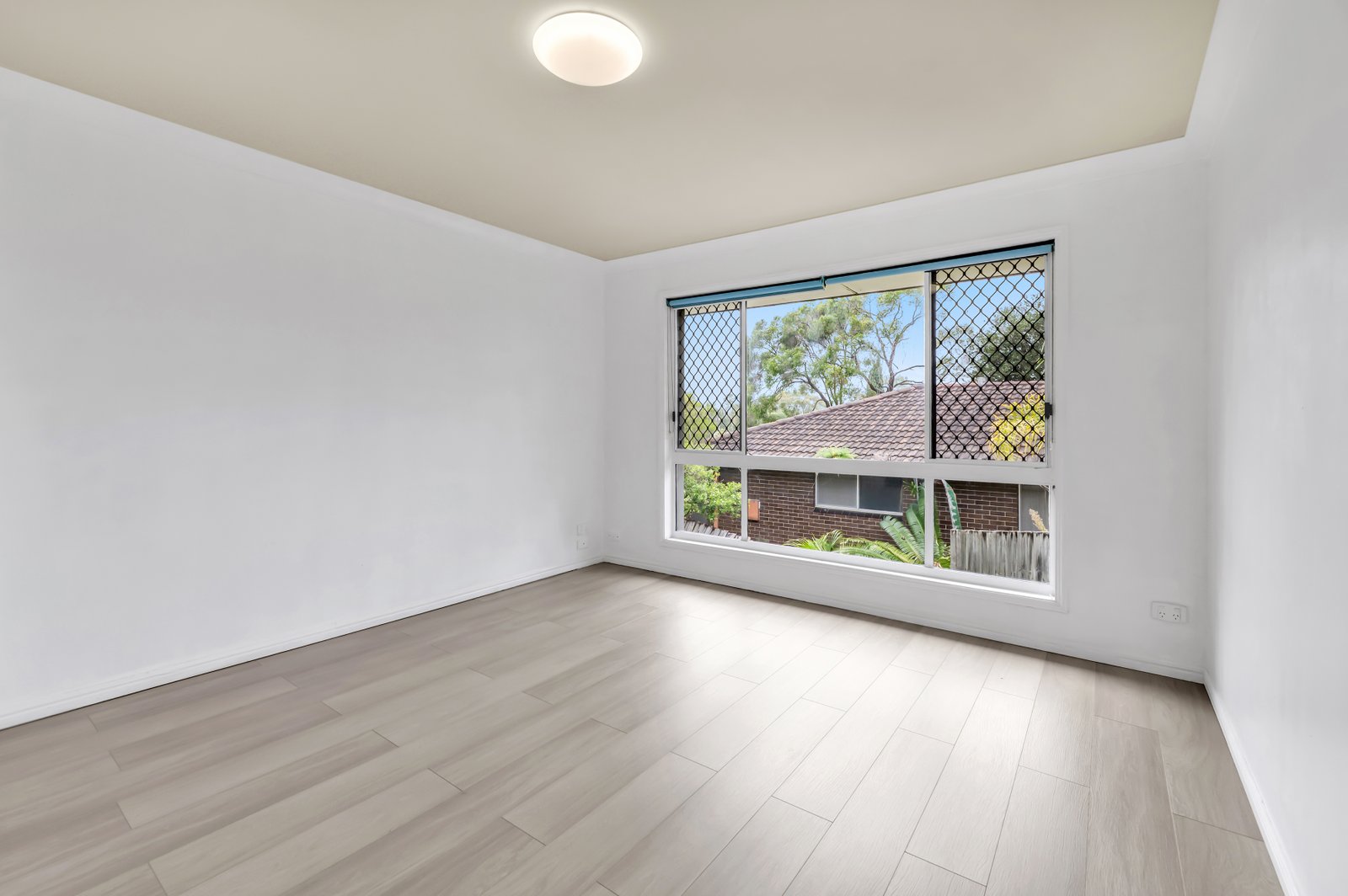 34 Parasol Street ASHMORE 12