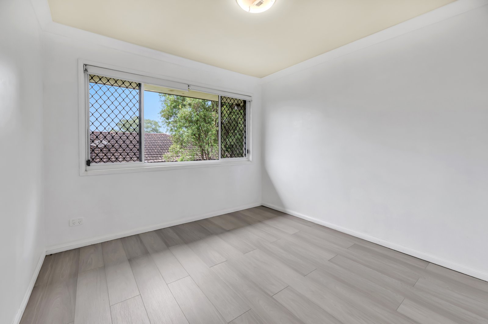 34 Parasol Street ASHMORE 13
