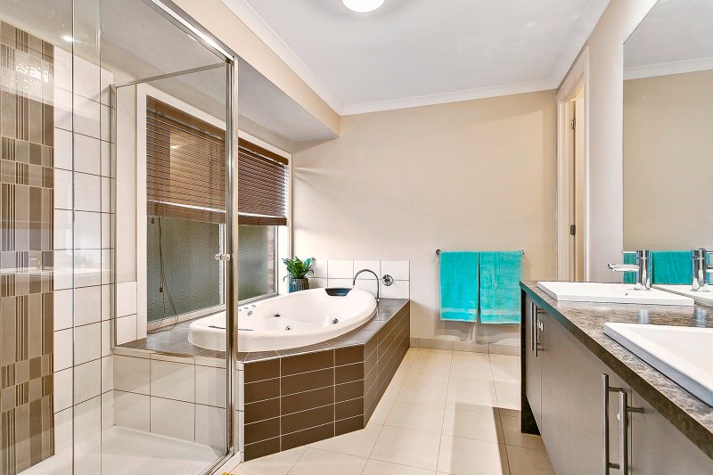 34 Regent Street STRATHFIELDSAYE 8