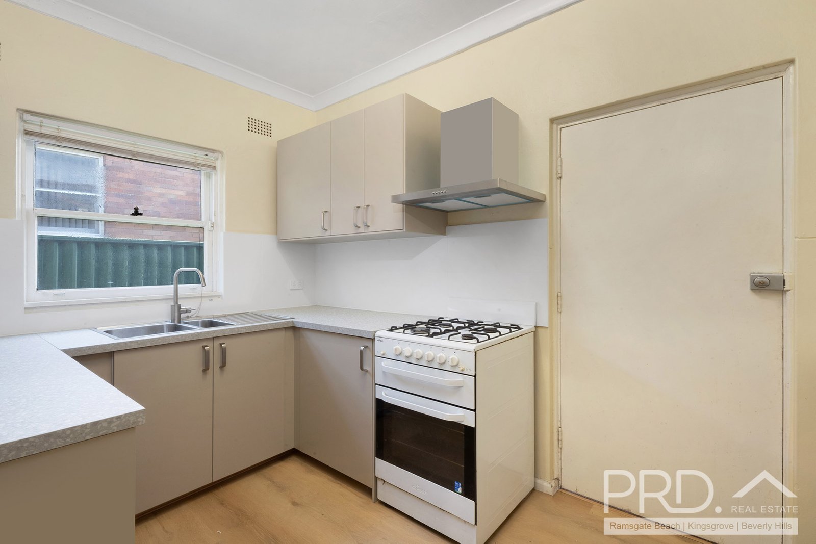 34 Simmons Road KINGSGROVE 2