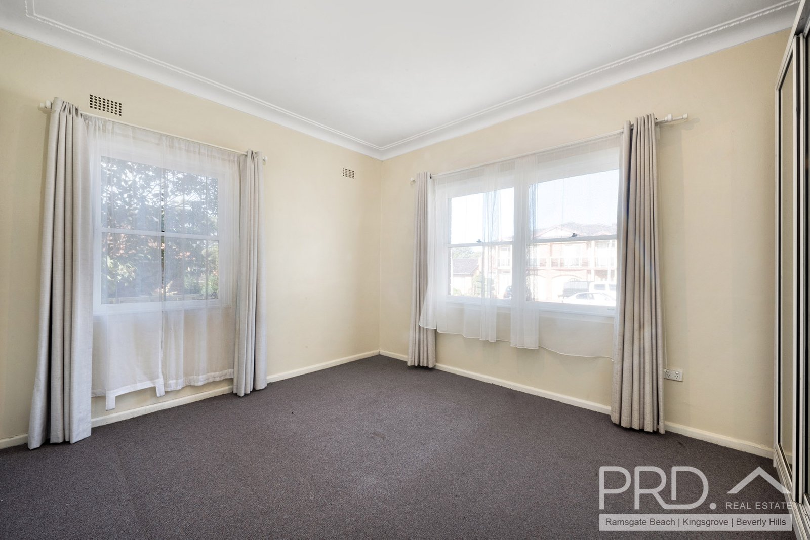 34 Simmons Road KINGSGROVE 4