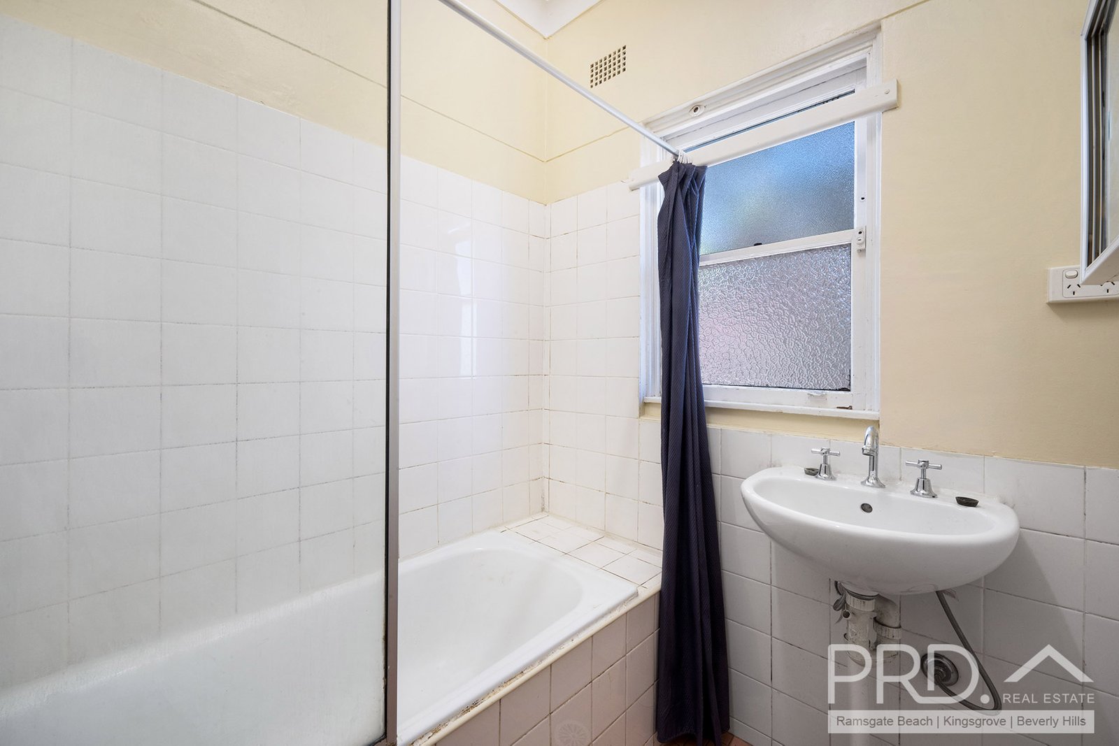 34 Simmons Road KINGSGROVE 5