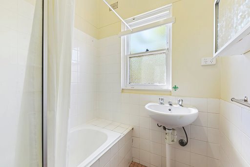 34 Simmons Road KINGSGROVE 4