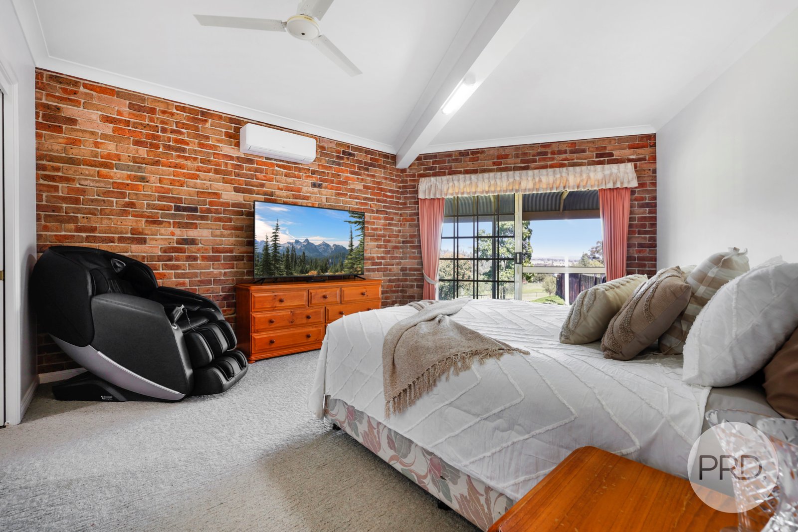 34 Stirling Road TAMWORTH 9