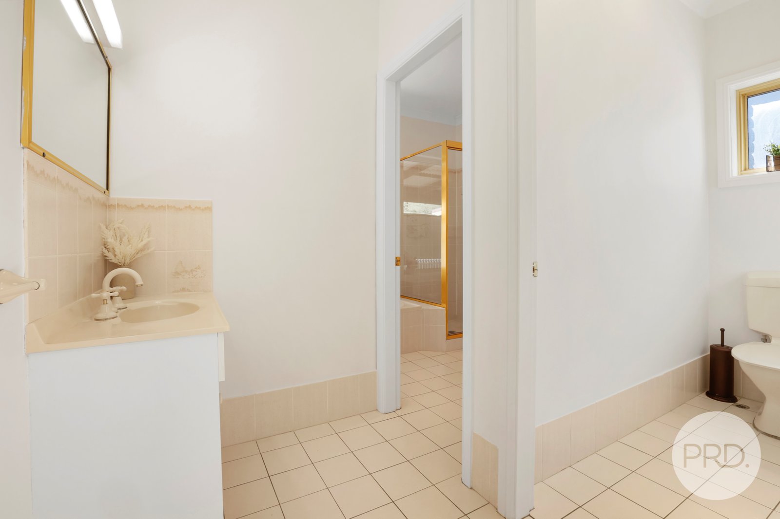 34 Stirling Road TAMWORTH 19