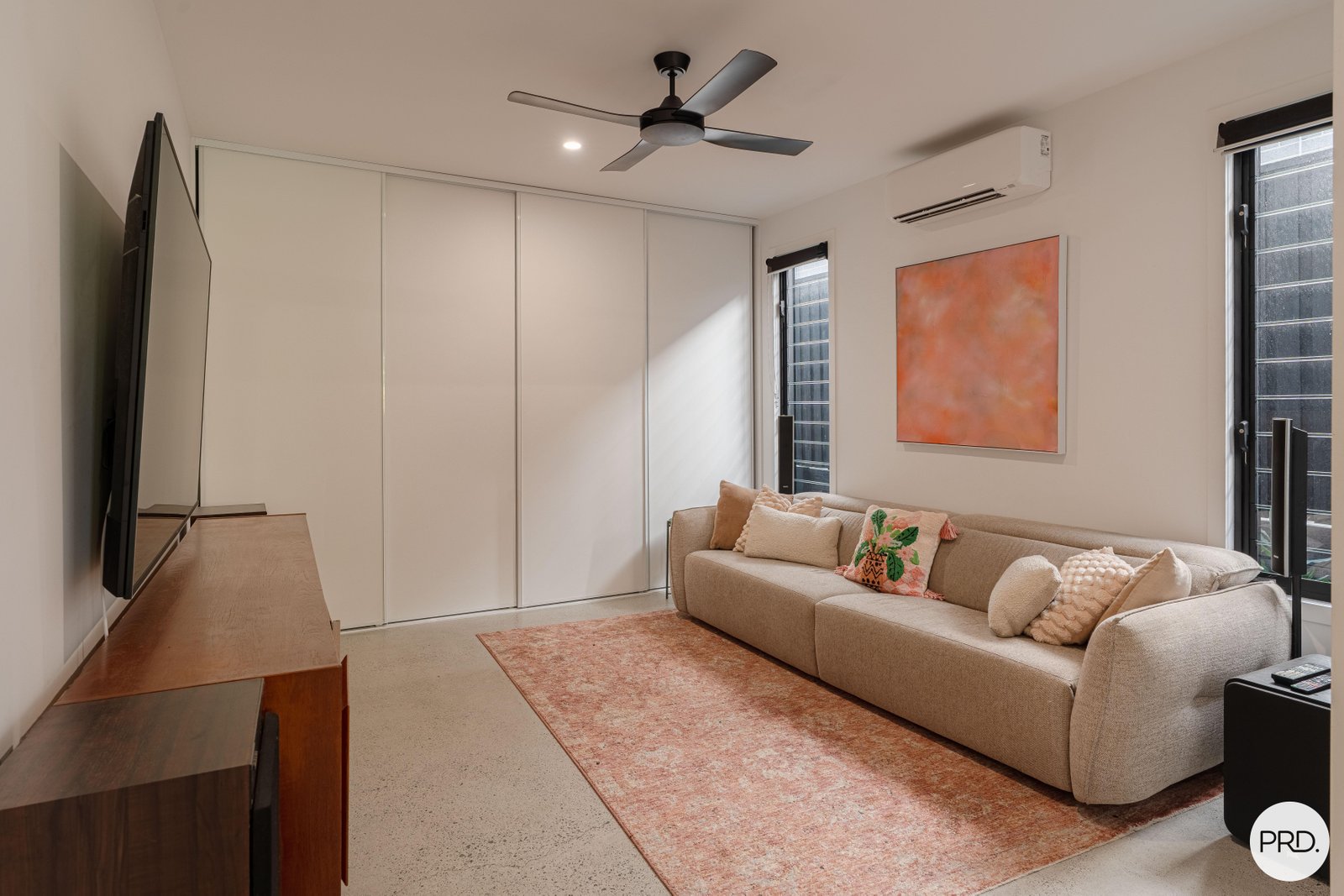 34 Sydney Street LABRADOR 9