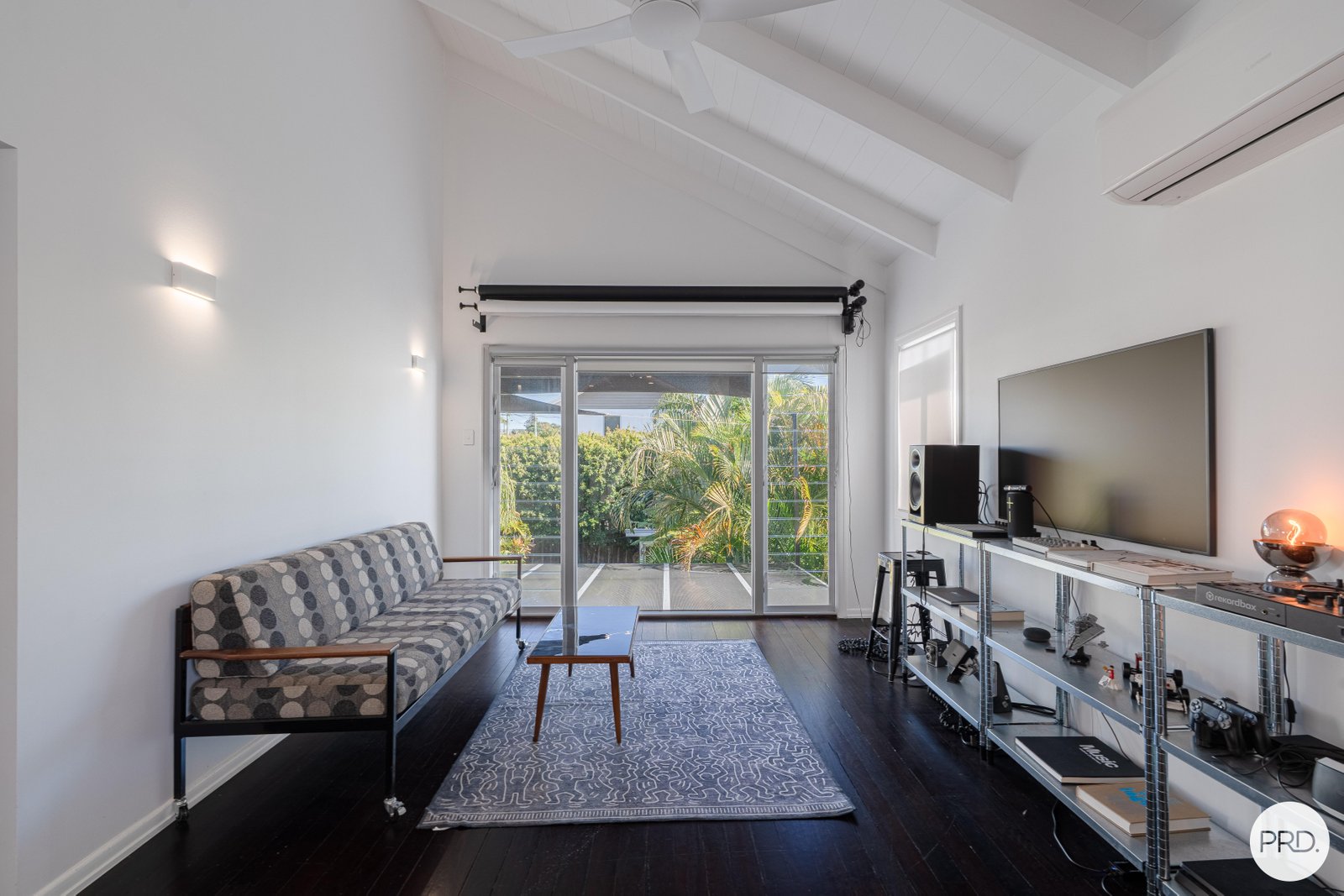 34 Sydney Street LABRADOR 18