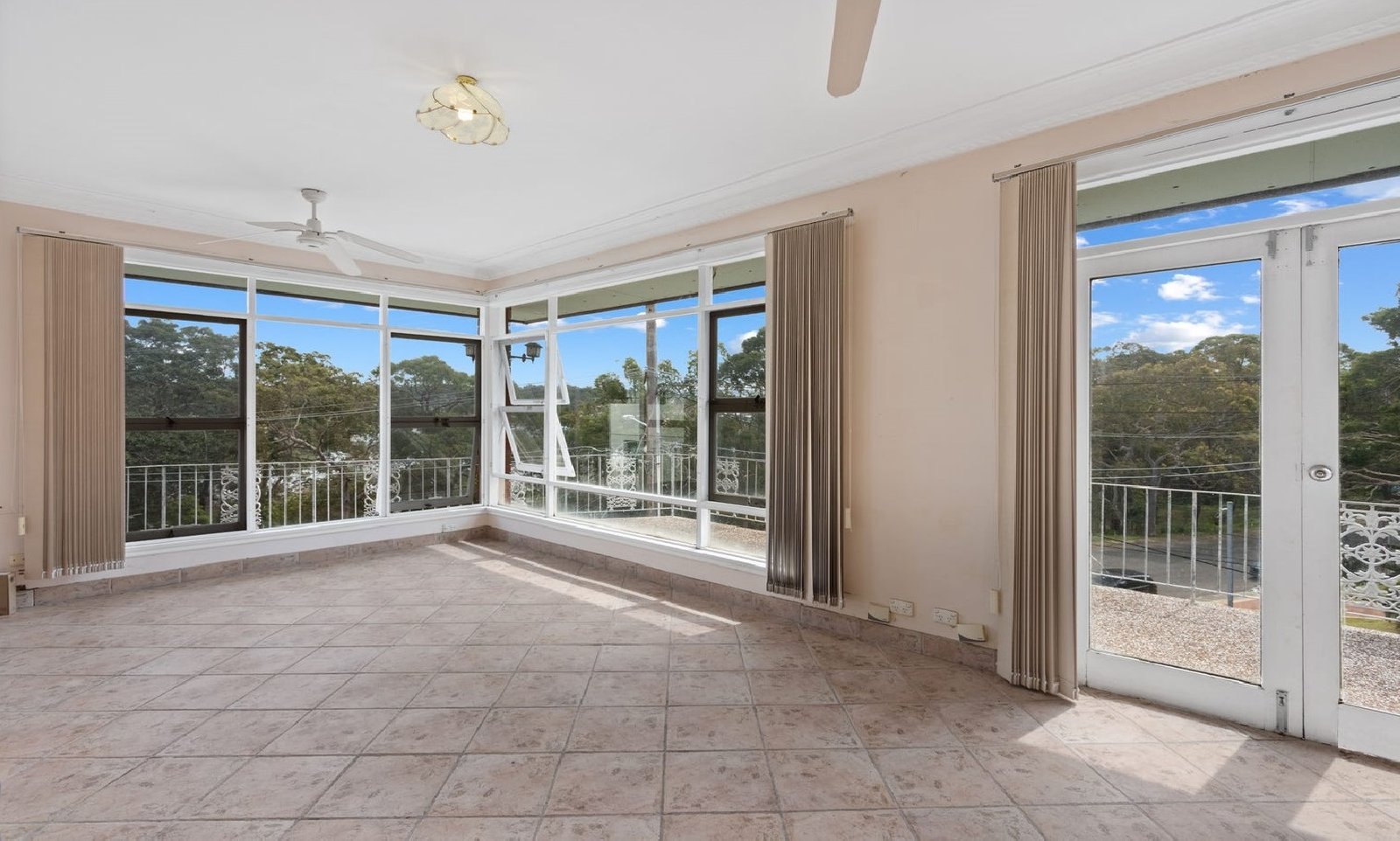 34 The Esplanade SYLVANIA 7