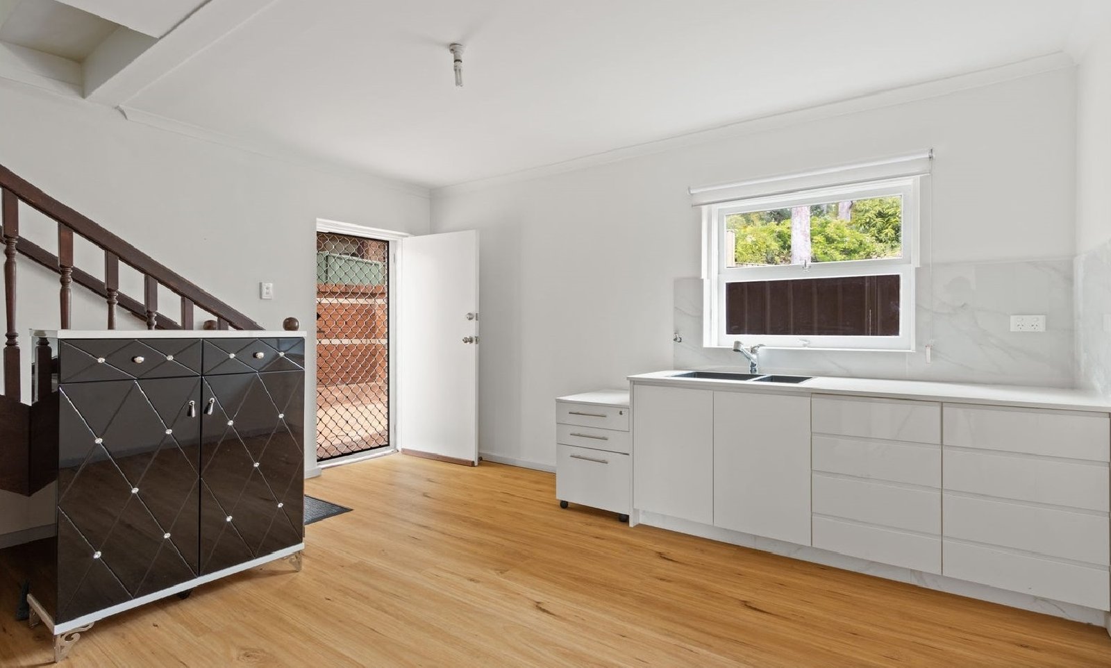 34 The Esplanade SYLVANIA 15