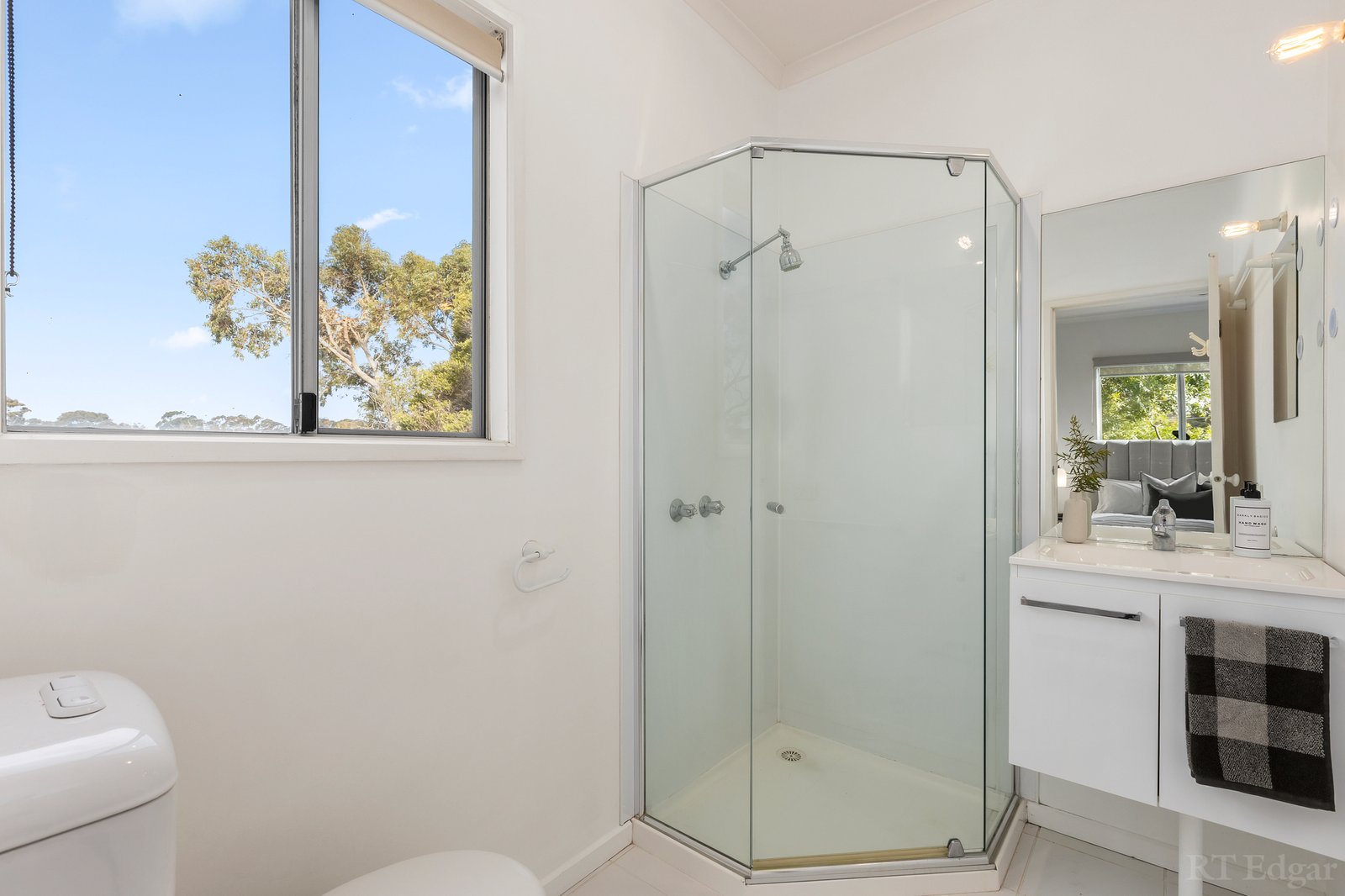 Real Estate and Property in 34 Valda Crescent, Ocean Grove, VIC