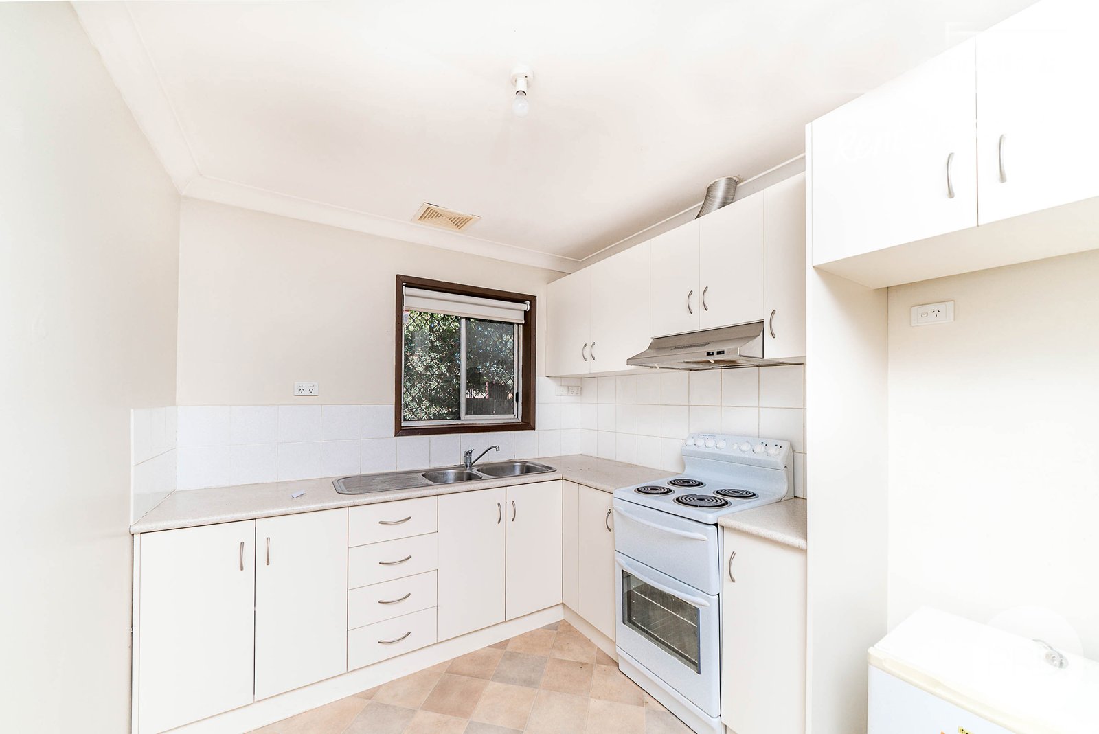 3/4 Veale Street ASHMONT 3