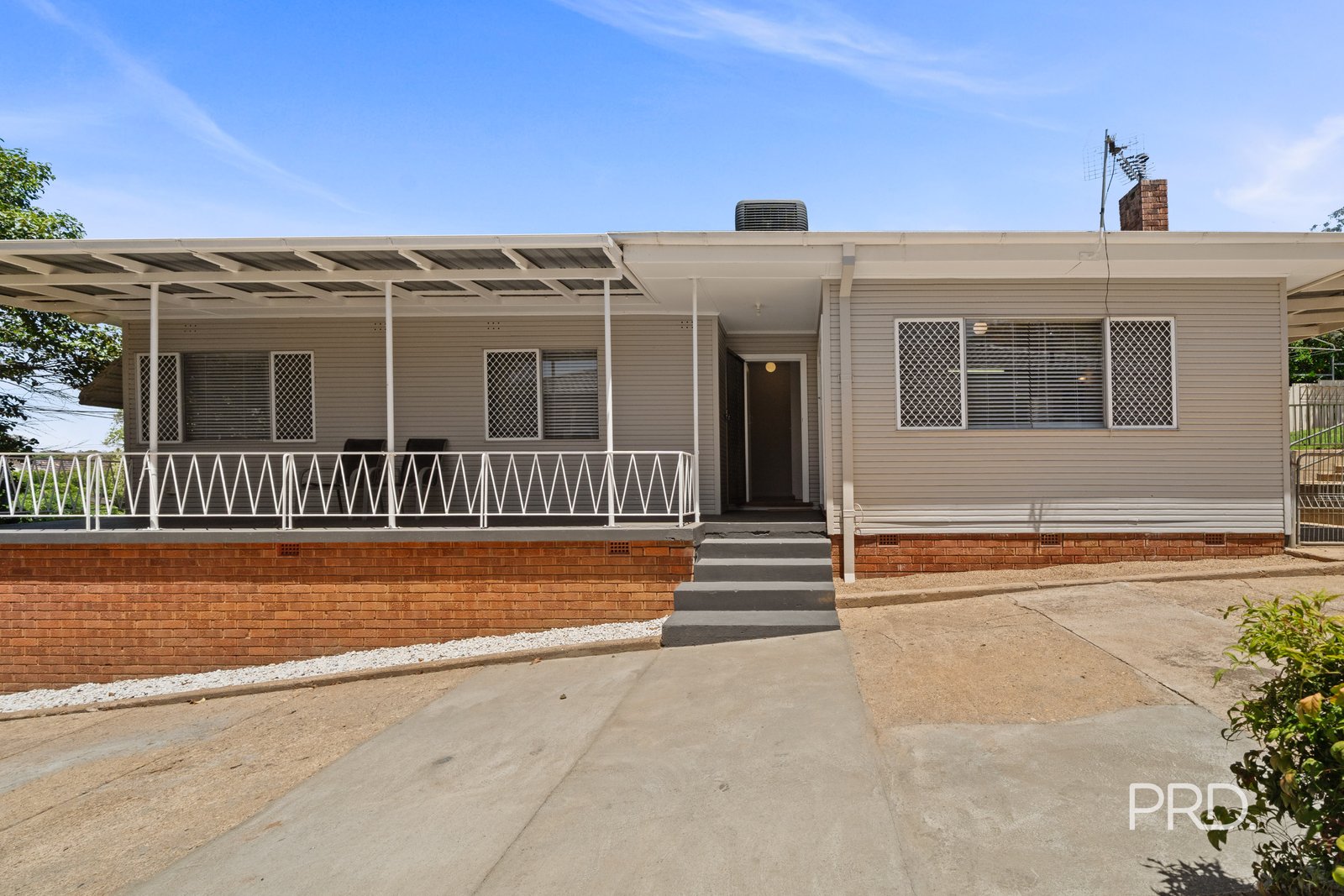 34 Warrawong Street KOORINGAL 2