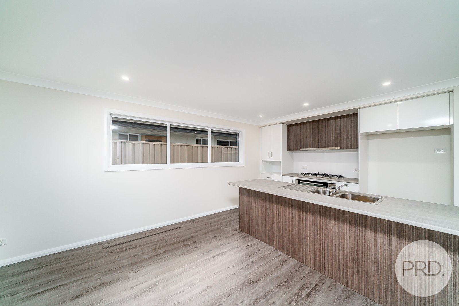 34 Watson Boulevard LLOYD 2