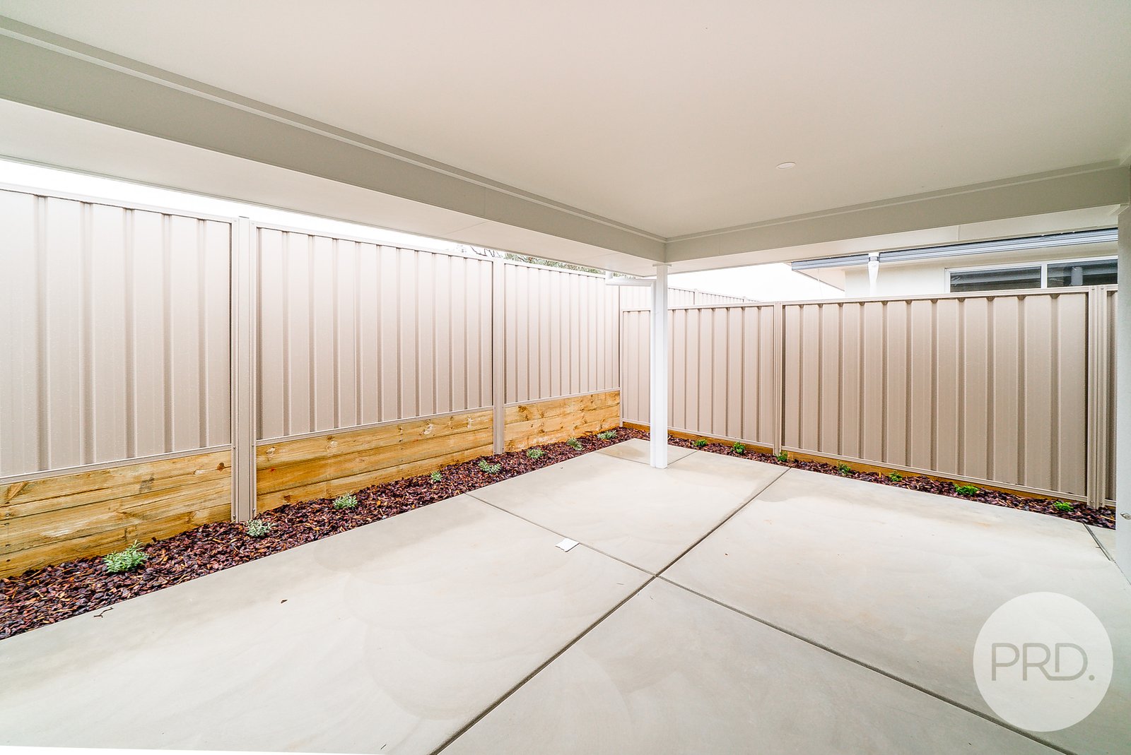 34 Watson Boulevard LLOYD 11