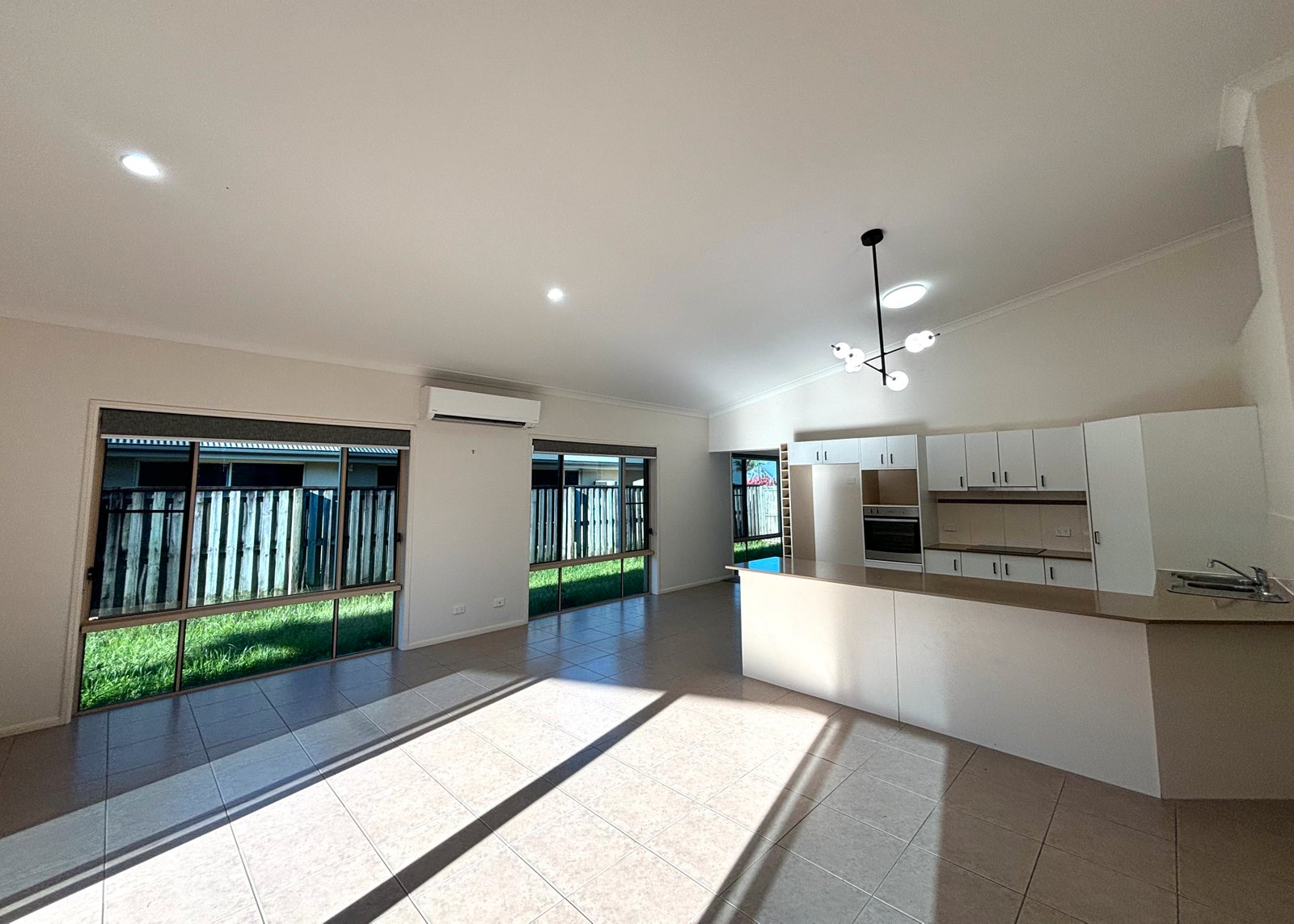 34 Whitehaven Drive BLACKS BEACH 4
