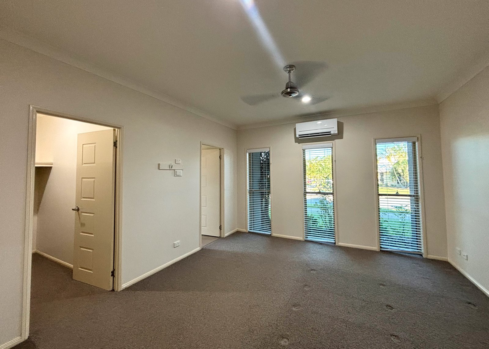 34 Whitehaven Drive BLACKS BEACH 11