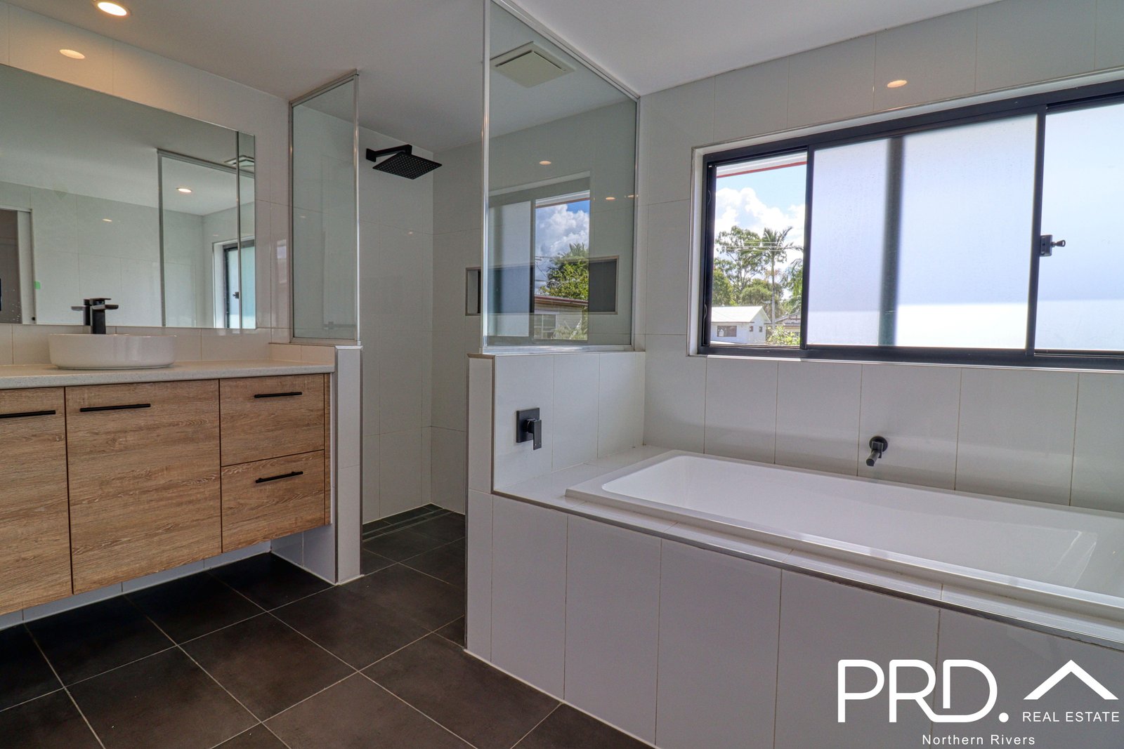 34 Wyrallah Road EAST LISMORE 11